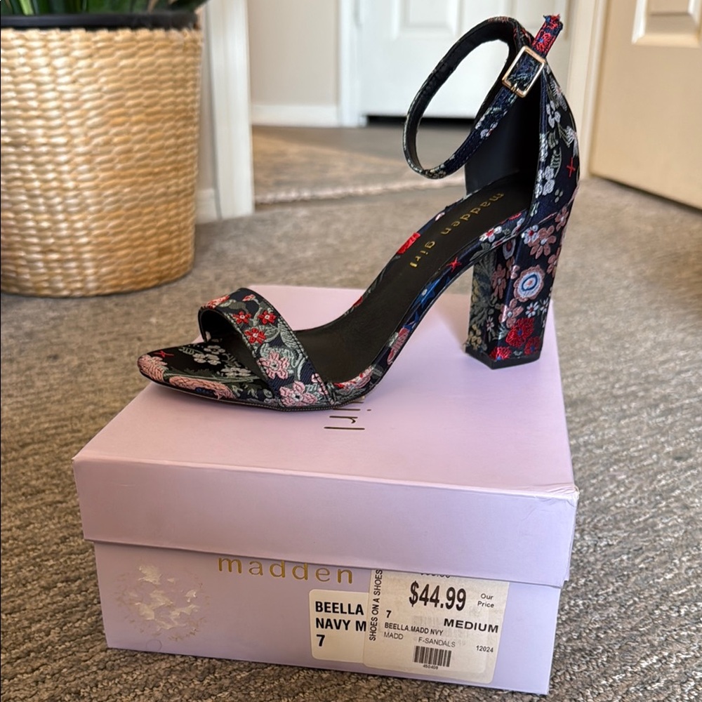Women's Floral Block Heel Sandals - Navy (Madden Girl: Beella)